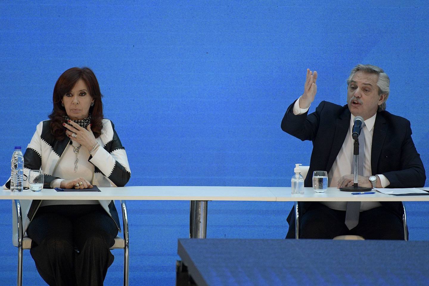 Kirchner pediu revisão do gabinete em uma carta aberta que culpava o presidente pelo resultado ruim nas primárias