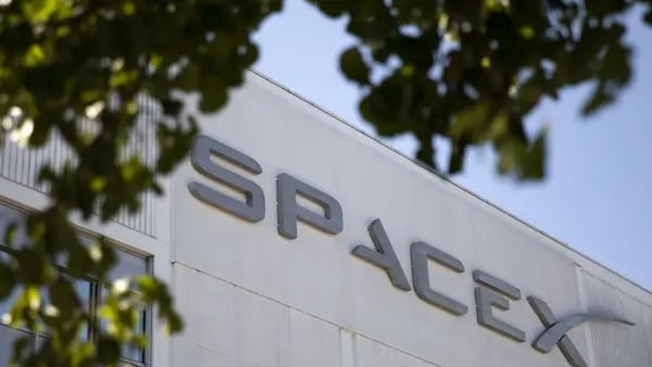 SpaceX está construyendo una red de satélites espía para Estados Unidos, dice Reutersdfd