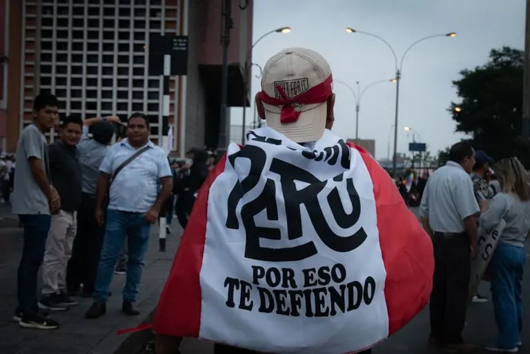 Manifestantes durante las protestas en la Avenida de Pierola en Lima, Perú, el jueves 15 de diciembre de 2022.dfd
