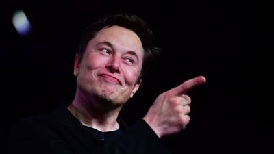 Musk está distraído? Investidores da Tesla acham que simdfd