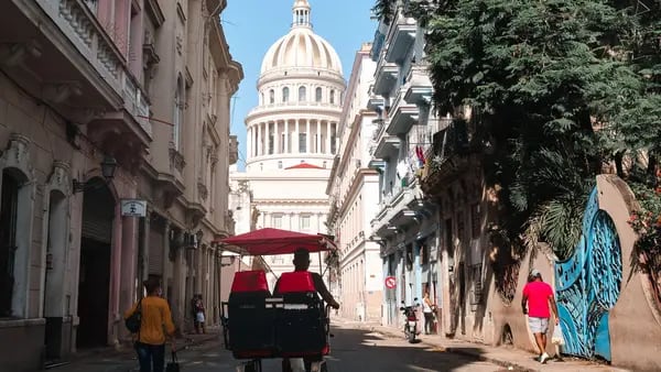 Cuba raciona venta de combustible en La Habana ante grave escasezdfd
