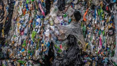 Los plásticos amenazan la vida, pero ¿es posible un mundo sin ellos?dfd