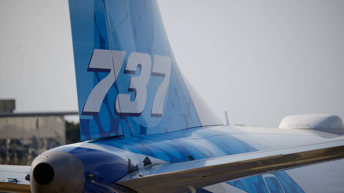 Boeing suspende algunas entregas por un problema de piezas; acciones a la bajadfd
