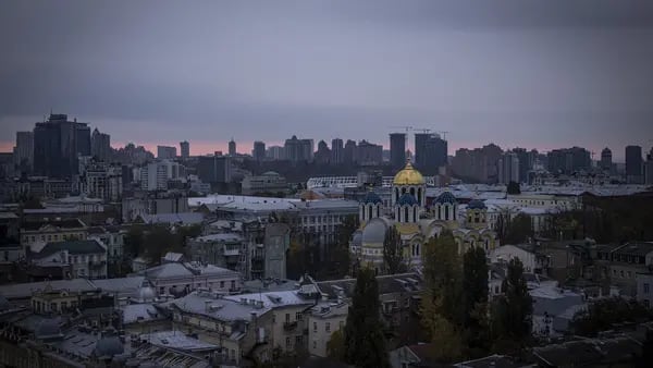Rusia lanza un ataque con misiles balísticos contra la capital ucranianadfd