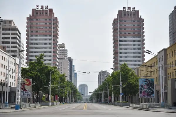 Calles vacías cerca de la estación de tren de Pyongyang durante un cierre en Corea del Norte el 27 de mayo.