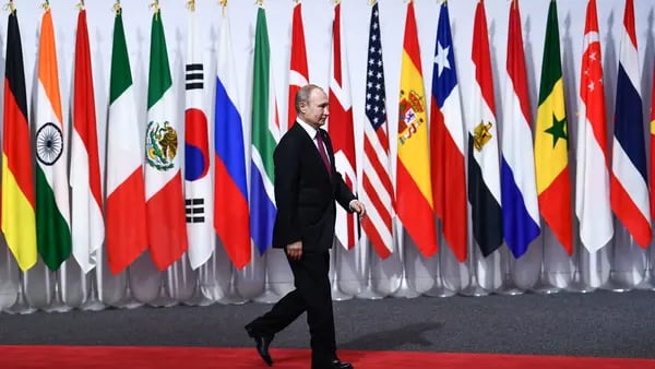 Indonesia planea invitar a Putin al G-20 a pesar de las presiones para excluirlodfd