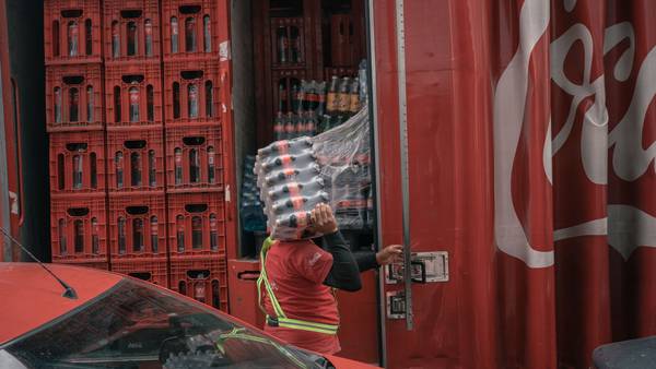 Coca-Cola repunta; consumidores están dispuestos a pagar más por sus productosdfd
