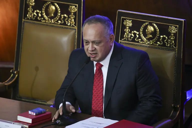 El número dos del chavismo, Diosdado Cabello, quien es vicepresidente del PSUV, ofreció un primer balance con resultados parciales de las primarias del partido gobernante, en la madrugada de este lunes 9 de agosto.dfd