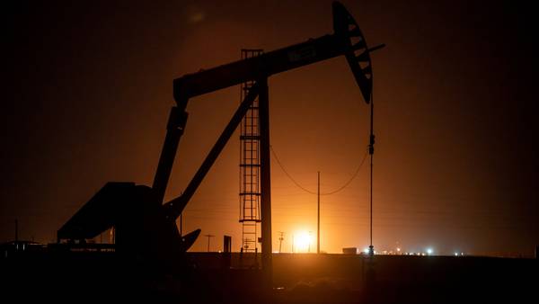 Desplome del petróleo hace huir a especuladores al ritmo más rápido en 6 semanasdfd