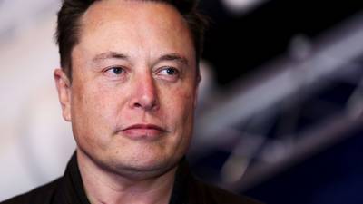 Elon Musk pregunta si debería dar un paso al costado como jefe de Twitterdfd