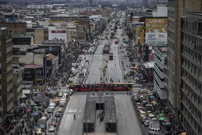 Una calle de la Avenida Jiménez casi vacía en Bogotá, Colombia, el jueves 27 de agosto de 2020.dfd