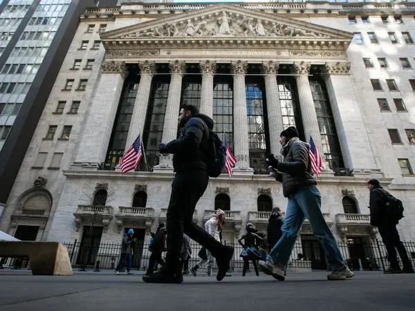 Furor por acciones tech obliga a elevar previsiones para índices de Wall Streetdfd