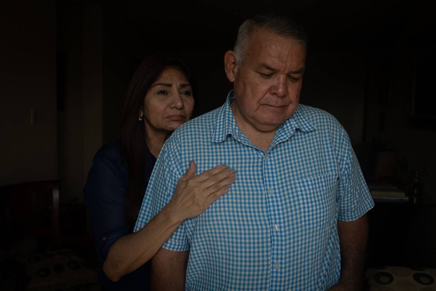 Elizabeth Sánchez de Colmenarez y Juan Carlos Colmenarez se aferran a la esperanza de que su  hijo siga vivo.Source: Bloombergdfd