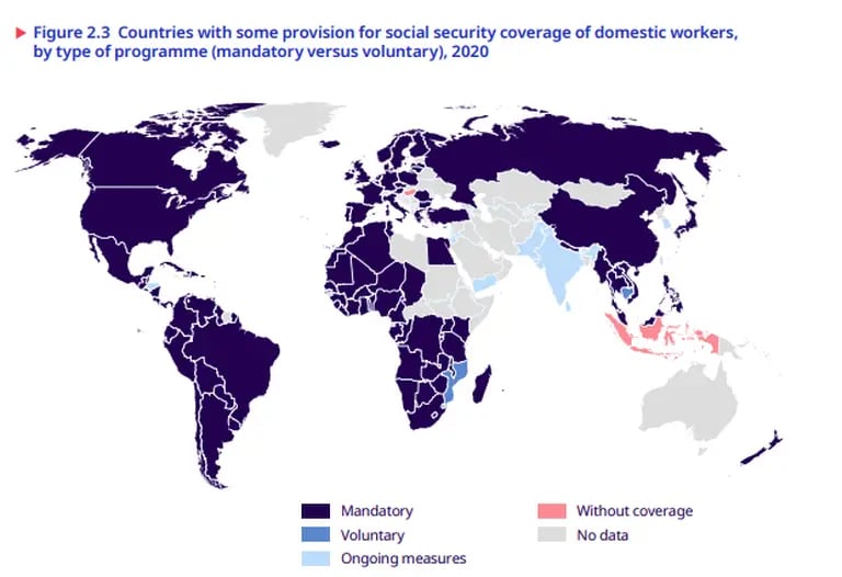 En azul los países en los que es obligatorio darle a los trabajadores domésticos alguna proyección. En el celeste aquellos en los que es voluntario. En rosa aquellos en los que no hay ninguna coberturadfd