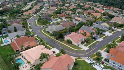 Ciudadanos chinos demandan a Florida por prohibición para comprar viviendasdfd