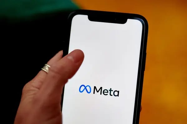 El logotipo de Meta en un teléfono inteligente