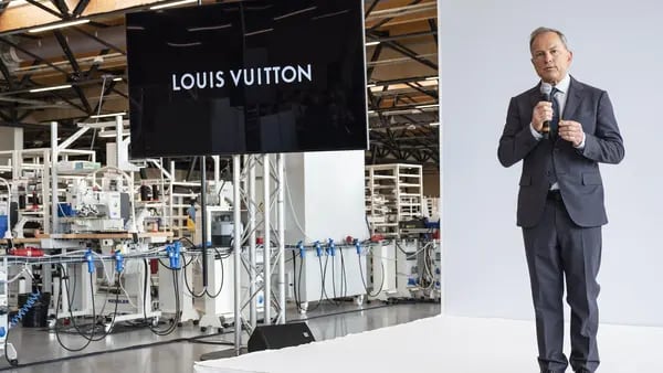 ExCEO de Louis Vuitton se perfila como favorito para dirigir LVMH Fashion Groupdfd