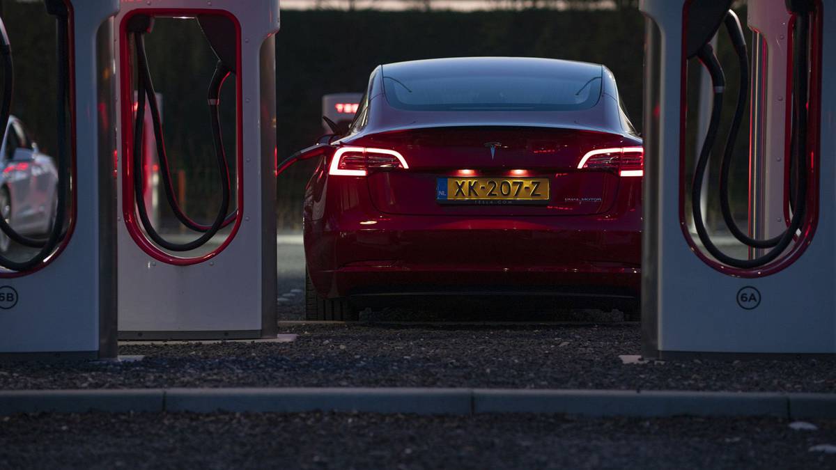 Tesla pisa el acelerador y supera estimaciones de Wall Street