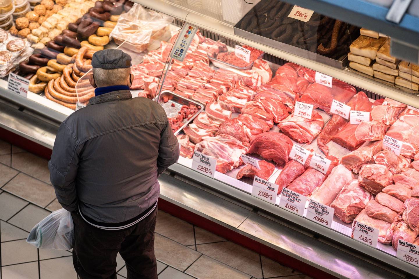 Carnicería en el mercado de Lehel en Budapest, Hungría, el viernes 11 de febrero de 2022.