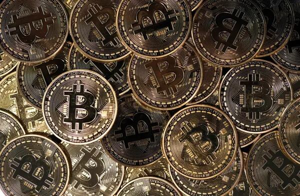 Bitcoins: la criptodivisa frena su caída tras la prohibición de ofertas en China