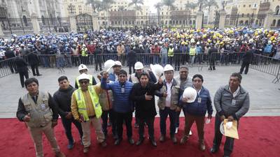 Mineros artesanales de Perú piden a Castillo destituir a ministra de Mineríadfd