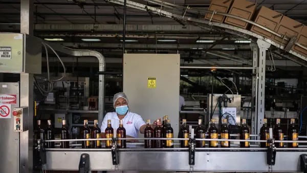 Rum Seller Shows Capitalism Lives in Socialist Venezuela Against All Oddsdfd