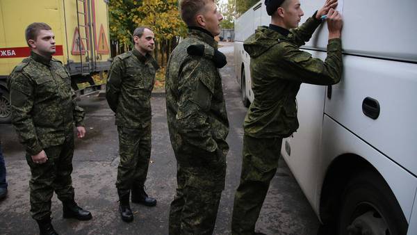 Kremlin enfrenta ira de esposas y madres de tropas movilizadasdfd
