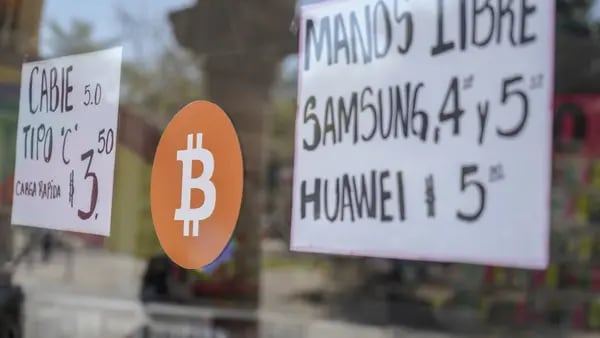 Bitcoin afronta dificultades para arraigarse en El Salvador, según encuestadfd