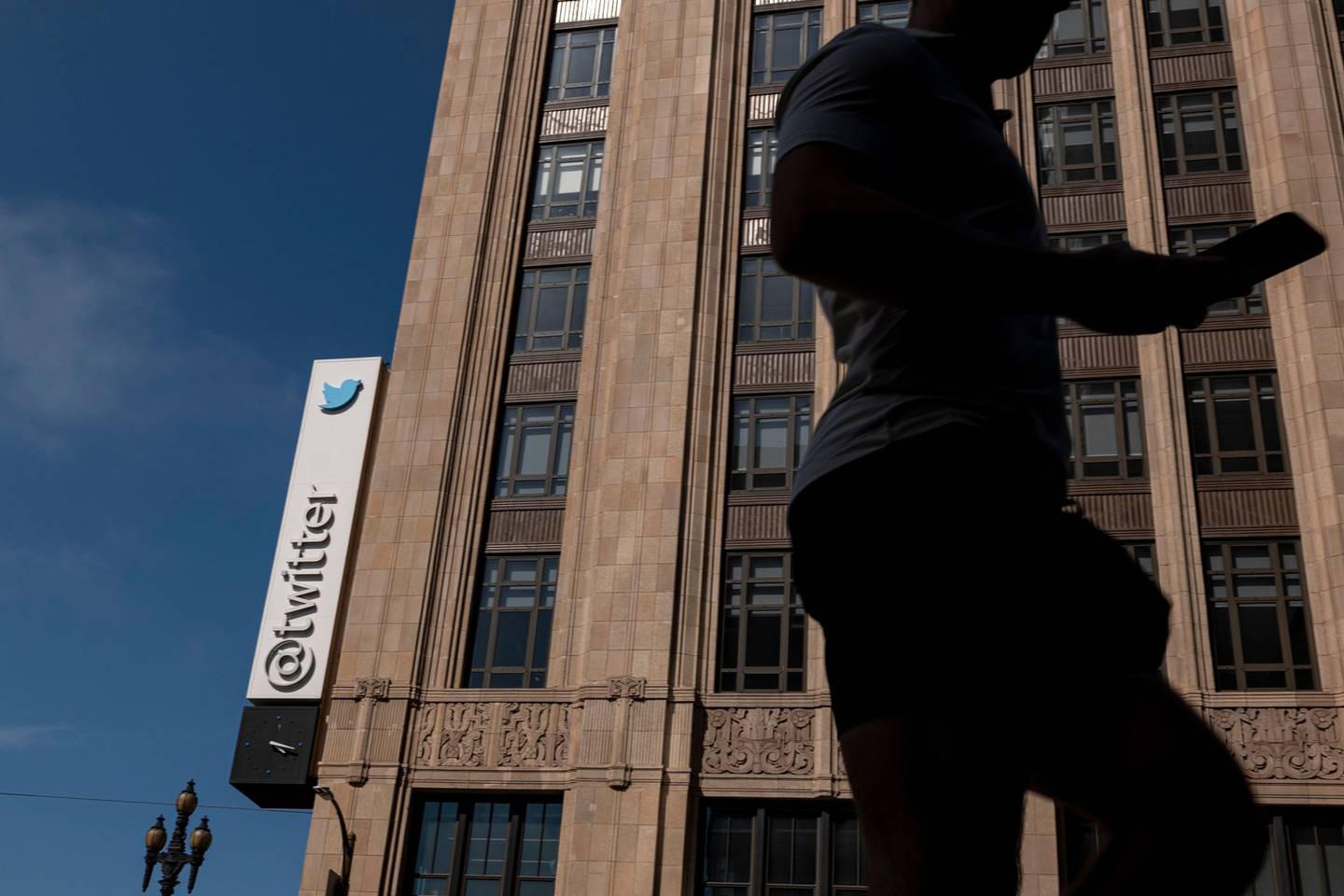 Durante el fin de semana, Twitter lanzó un nuevo plan de suscripción Twitter Blue, que ofrece una marca de verificación para cualquier usuario que pague US$8 al mes.
