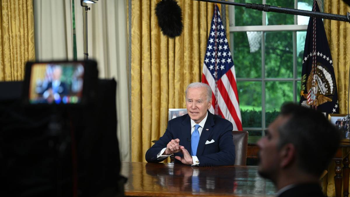 Biden firma el acuerdo sobre el límite de la deuda y evita el impago de EE.UU.dfd