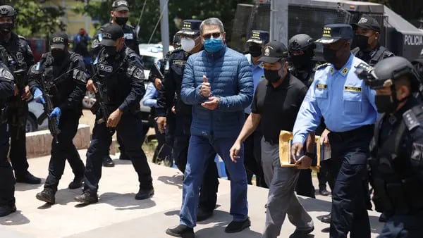 Expresidente de Honduras se declara no culpable de cargos de drogas y armas en EE.UU.dfd