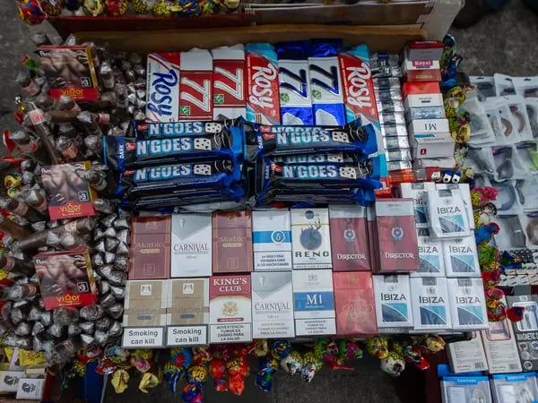 Cajetillas de cigarrillos a la venta en las calles de Caracas