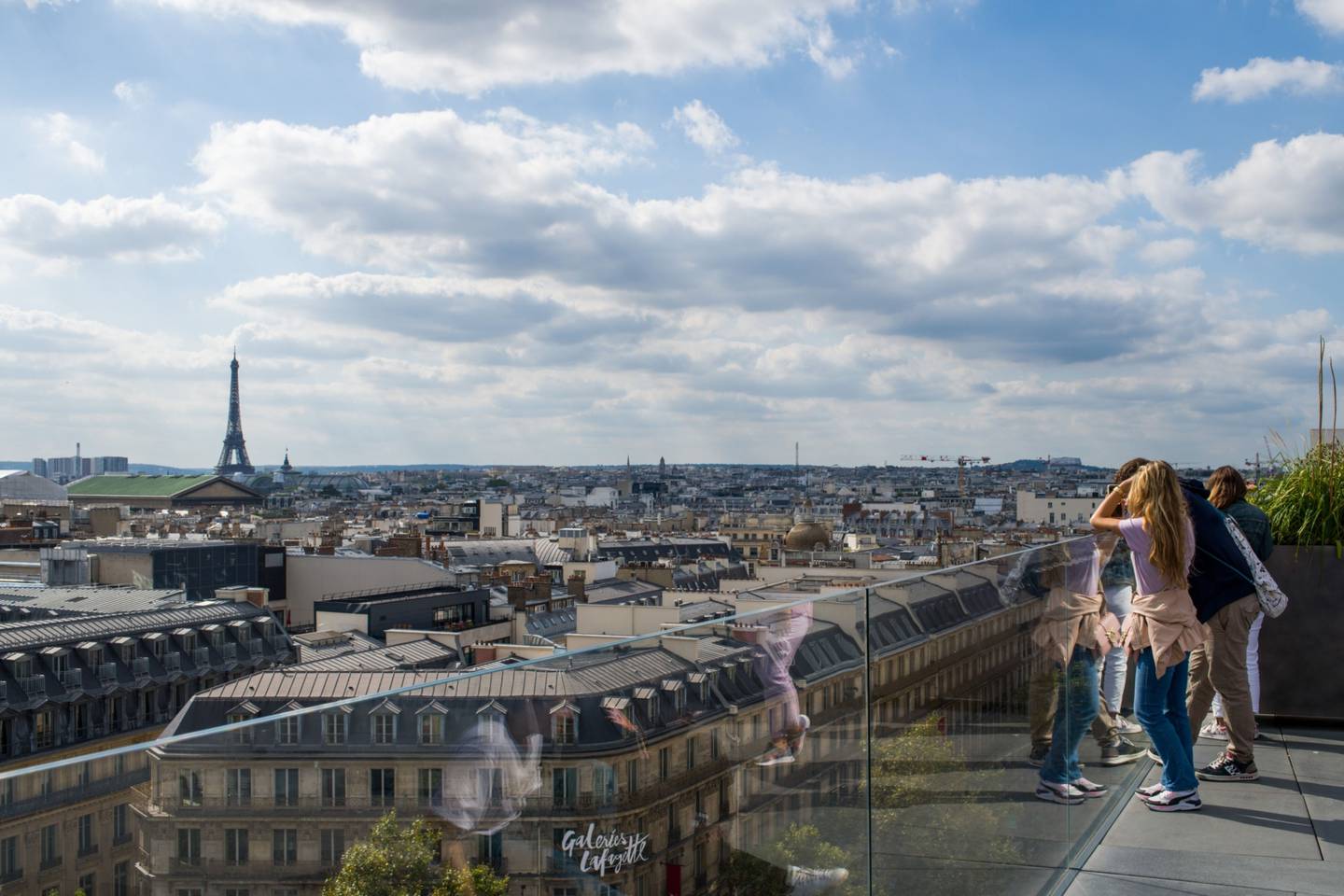 El horizonte de París desde la azotea de los grandes almacenes Des Galeries Lafayette SA.dfd
