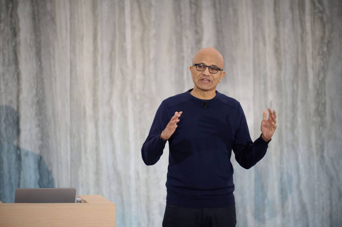 Satya Nadella, director ejecutivo de Microsoft Corp, habla durante un evento en la sede de la compañía en Redmond, Washington, EE.UU., el martes 7 de febrero de 2023.