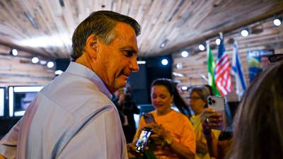 Bolsonaro reaparece en EE.UU. y dice que no dejará la política brasileñadfd