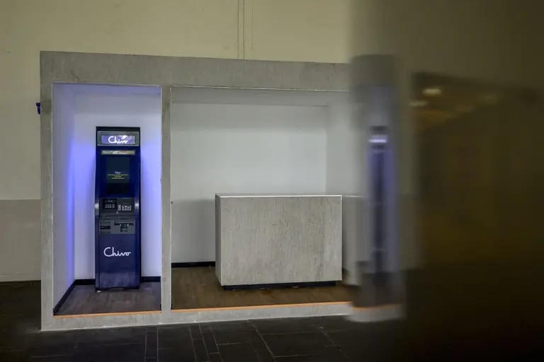 Un cajero automático (ATM) de Chivo Bitcoin en el centro comercial Multiplaza en San Salvador, El Salvador, el sábado 28 de agosto de 2021.dfd