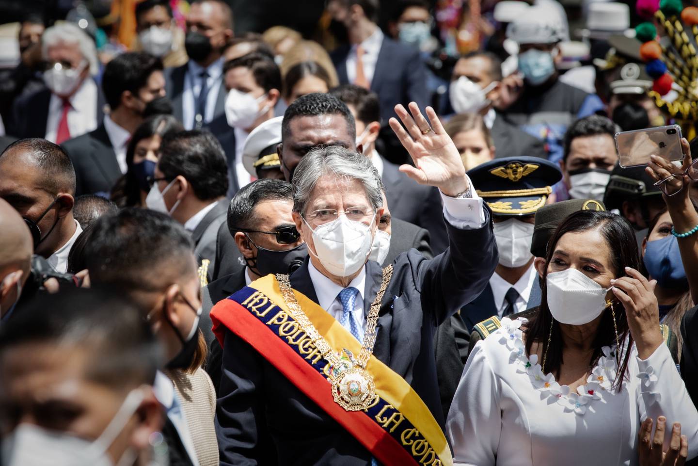 El nuevo presidente de Ecuador sale de la Asamblea Nacional, en Quito, el 24 de mayo de 2021.dfd