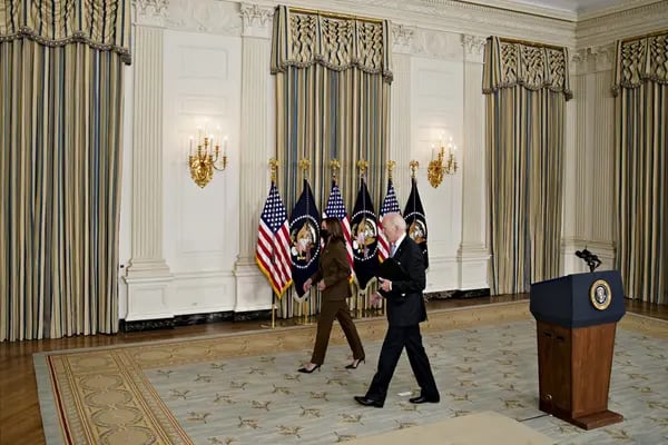 Presidente Joe Biden fala com executivos sobre cadeia de suprimentos