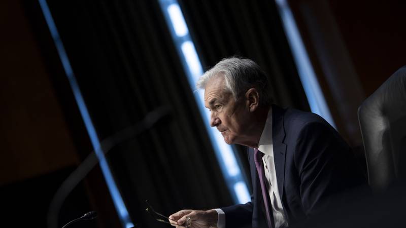 Powell esboza estrategia para que la Fed frene la inflación sin dañar la economía
