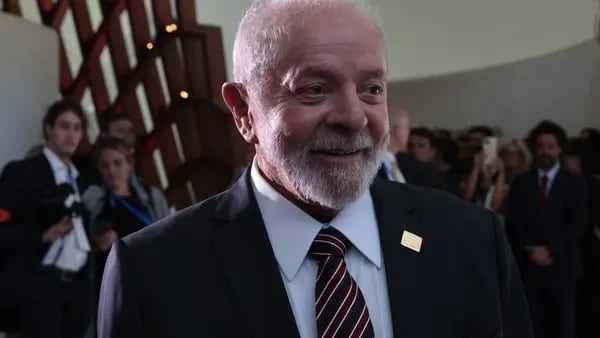 Lula se esfuerza por superar un Brasil dividido en su primer año de regresodfd