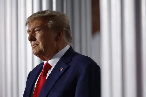 El expresidente de Estados Unidos Donald Trump pronunció un discurso fuera de la casa club en el Trump National Golf Club el 13 de junio de 2023 en Bedminster, Nueva Jersey.