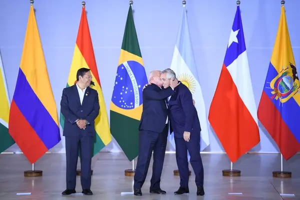 En el marco del Encuentro de Presidentes de América del Sur que se llevó a cabo en Brasilia