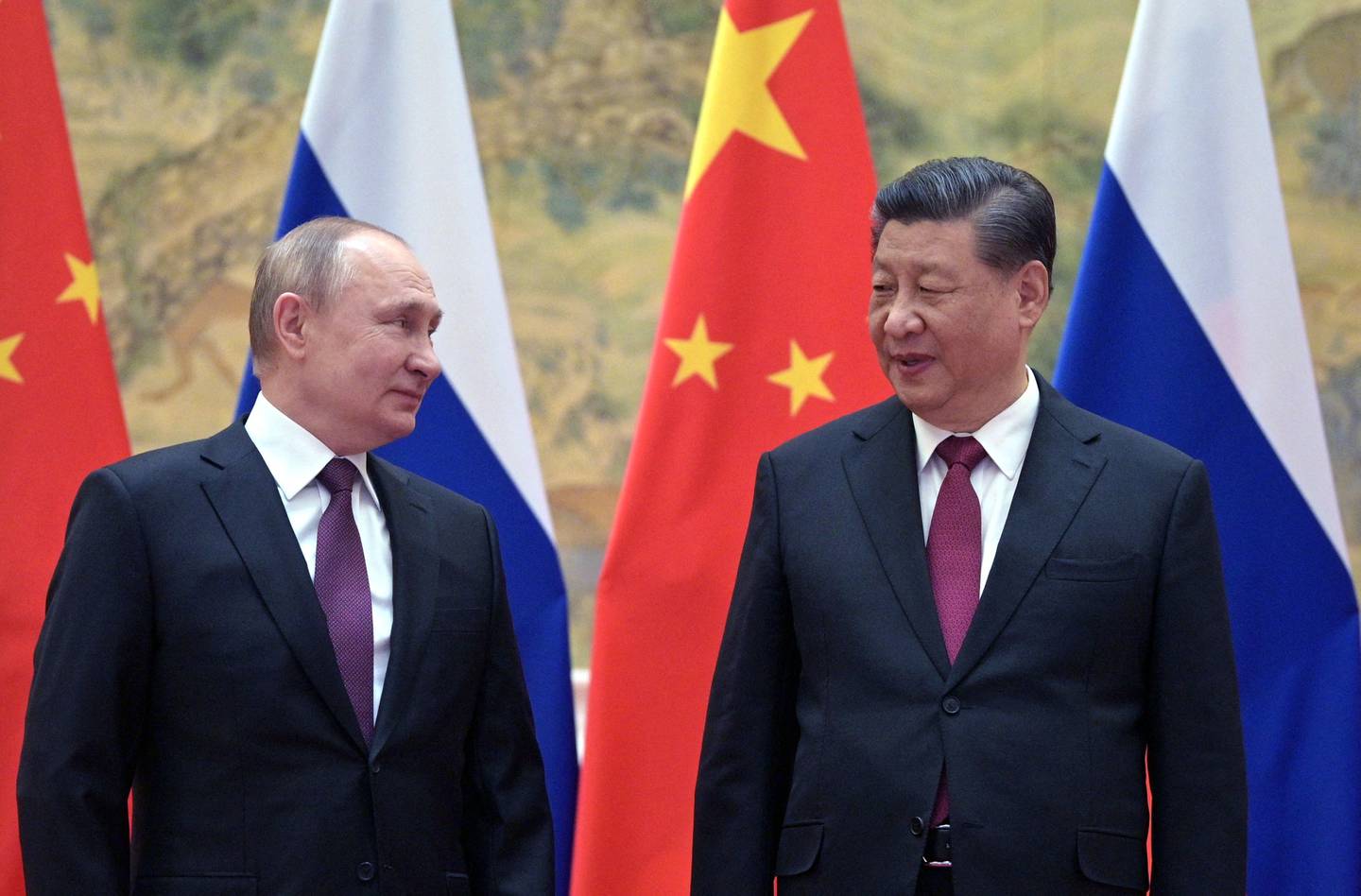 El presidente ruso Vladimir Putin (izq.) y el presidente chino Xi Jinping posan para una fotografía durante su reunión en Pekín, el 4 de febrero de 2022. Fotógrafo: Alexei Druzhinin