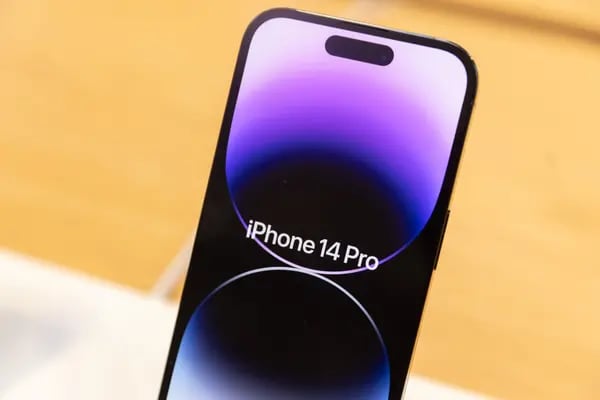 El iPhone 14 Pro de Apple a la venta en la tienda de la empresa en la Quinta Avenida de Nueva York, Estados Unidos, el viernes 16 de septiembre de 2022.