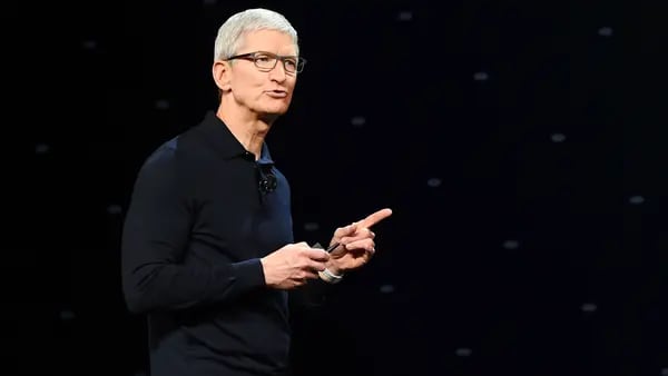 Tim Cook, CEO de Apple, acepta recorte de sueldo tras las críticas recibidasdfd