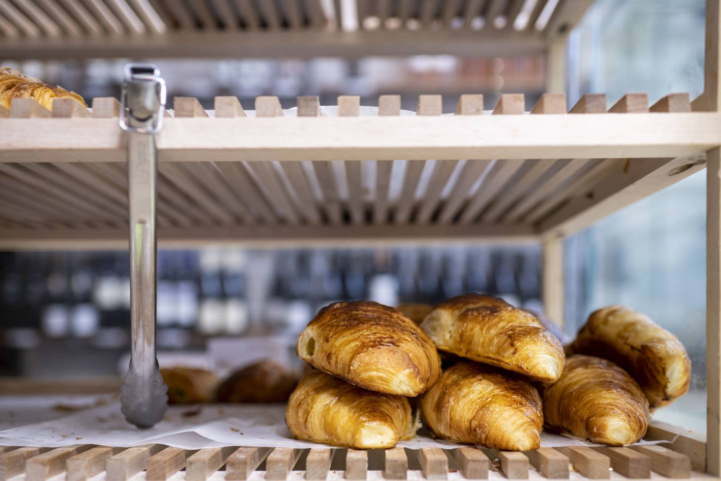 Croissants a la venta en una panadería y cafetería francesa en Chicago, Illinois, Estados Unidos, el sábado 16 de julio de 2022.dfd
