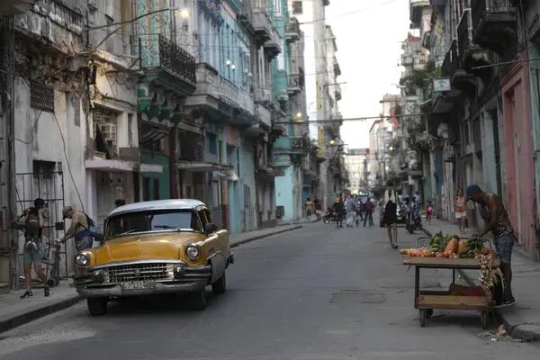 Cuba recorre à ajuda da Rússia para amenizar apagões, falta de alimentos e protestosdfd