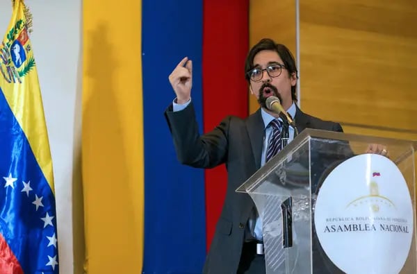 Venezuela libera a líder opositor tras inicio de diálogo.