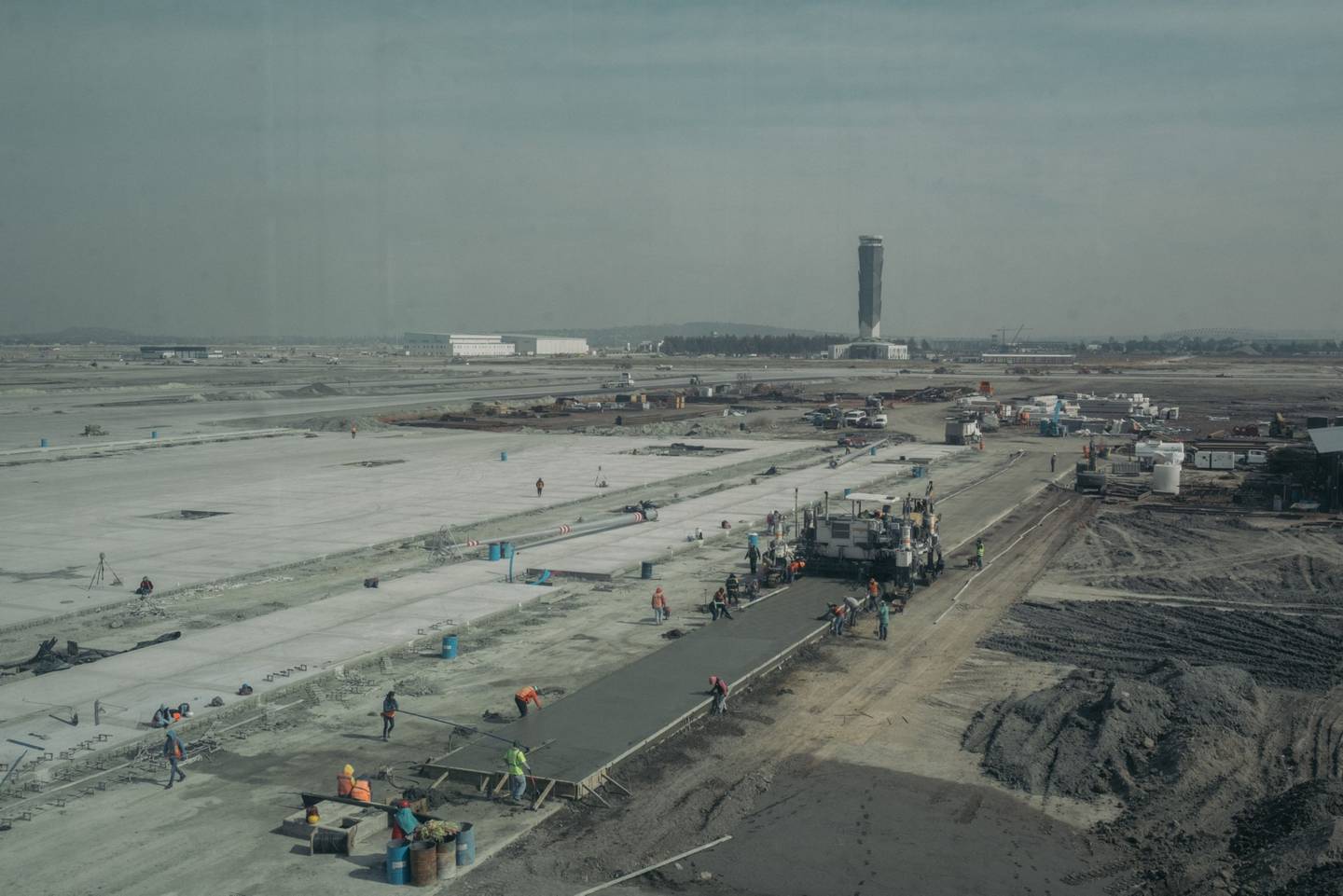 Obras finales del Aeropuerto Internacional Felipe Ángeles dentro de la base militar de Santa Lucía en el municipio de Zumpango, Estado de México.