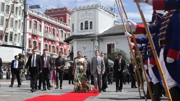 Noboa recibe acreditaciones y se prepara para posesión como presidente de Ecuadordfd